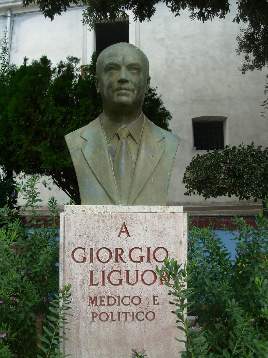 Giorgio Liguori's bust, Montegiordano, Italy.JPG